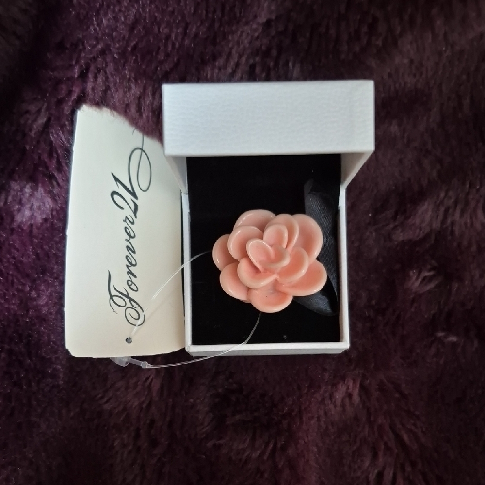 Size 6 Pink/Coral Floral Ring From Forever 21! NWT!